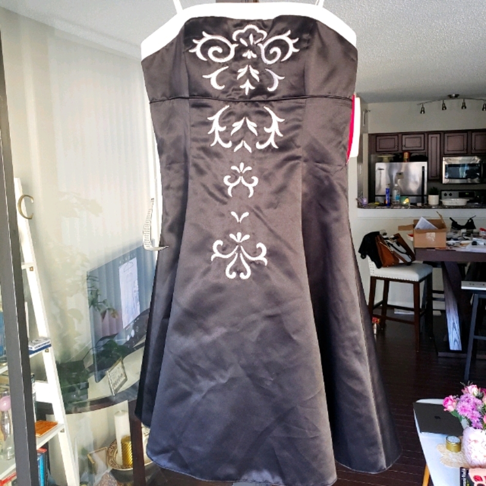 Strapless black & white formal cocktail dress NWT